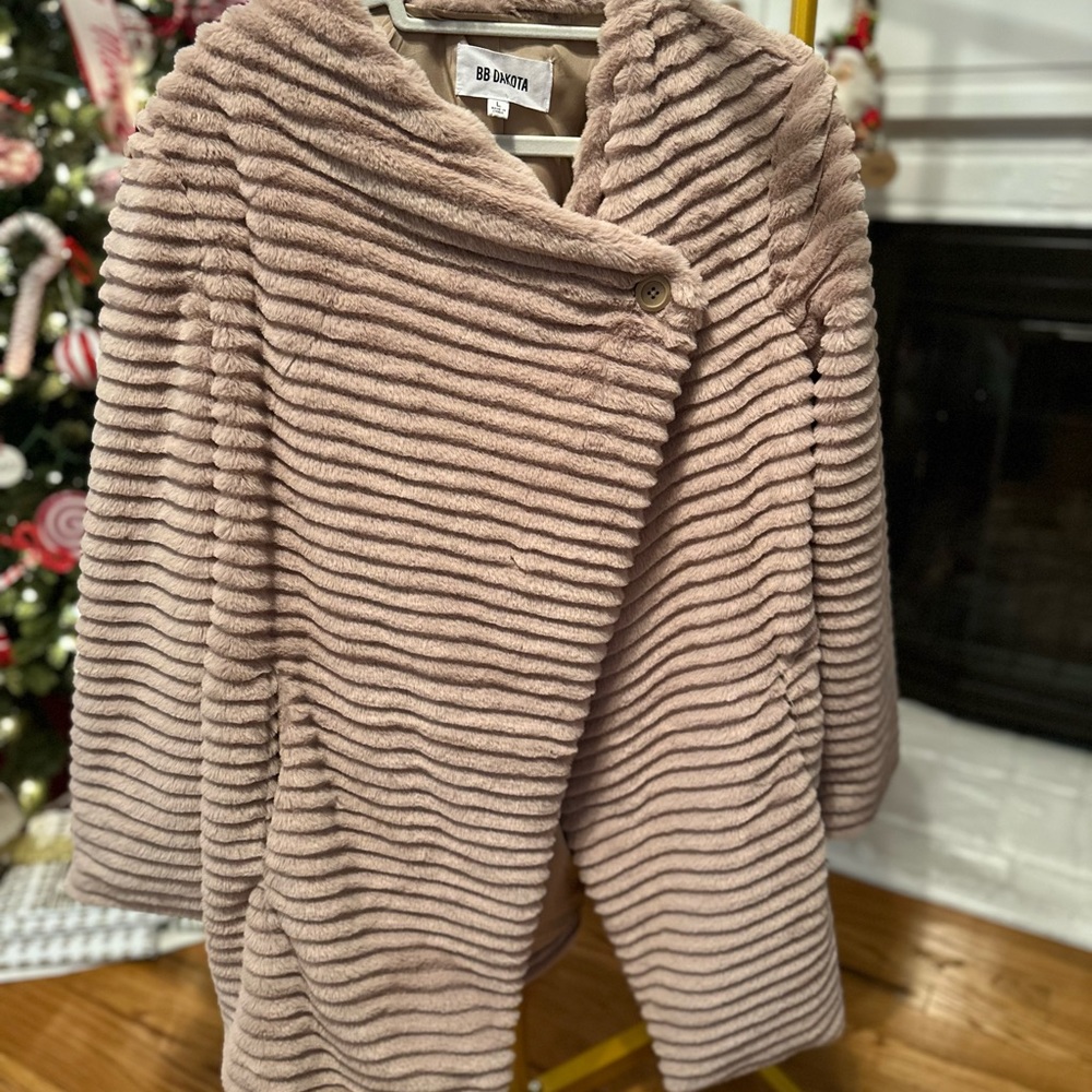 BB Dakota Tan Faux Fur Jacket - Picture 2 of 7